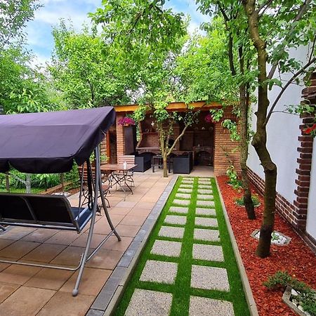Вілла Cozy House With Nice Garden In Heart Of City Center Клуж-Напока Екстер'єр фото