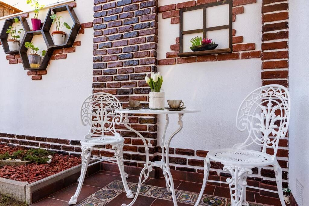 Вілла Cozy House With Nice Garden In Heart Of City Center Клуж-Напока Екстер'єр фото
