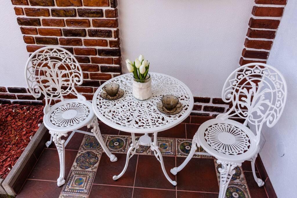 Вілла Cozy House With Nice Garden In Heart Of City Center Клуж-Напока Екстер'єр фото