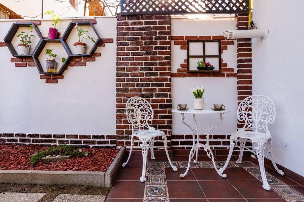 Вілла Cozy House With Nice Garden In Heart Of City Center Клуж-Напока Екстер'єр фото