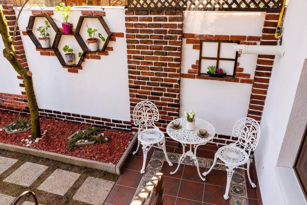 Вілла Cozy House With Nice Garden In Heart Of City Center Клуж-Напока Екстер'єр фото