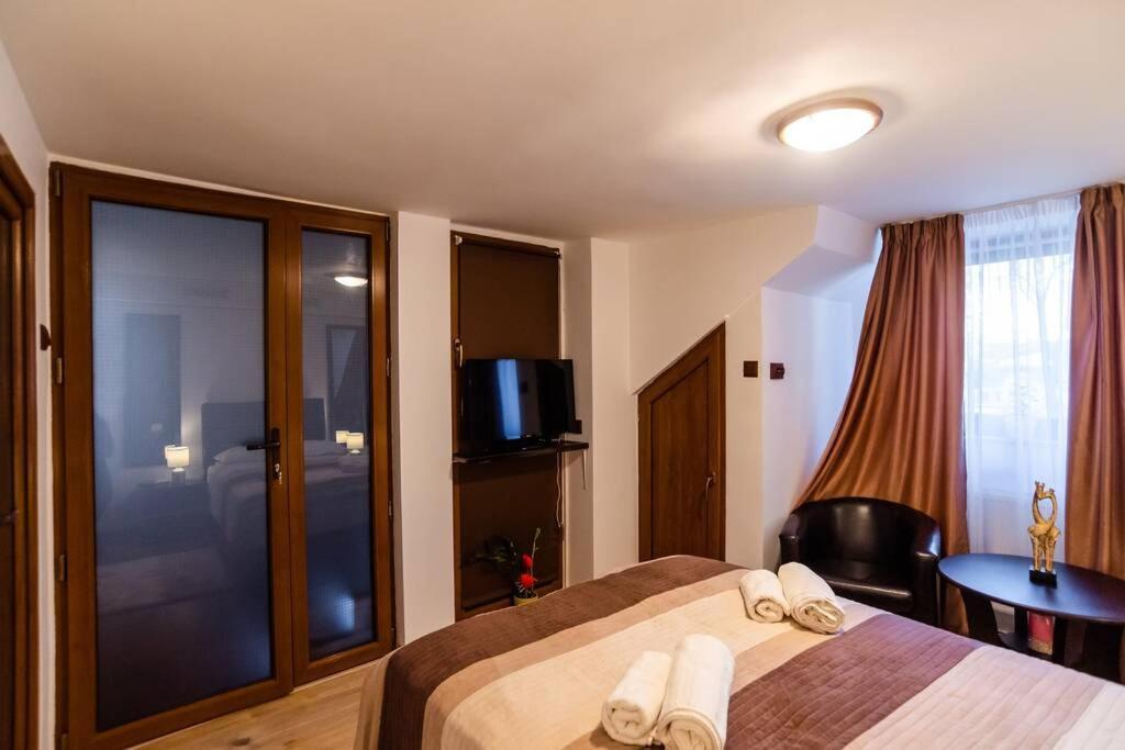 Вілла Cozy House With Nice Garden In Heart Of City Center Клуж-Напока Екстер'єр фото